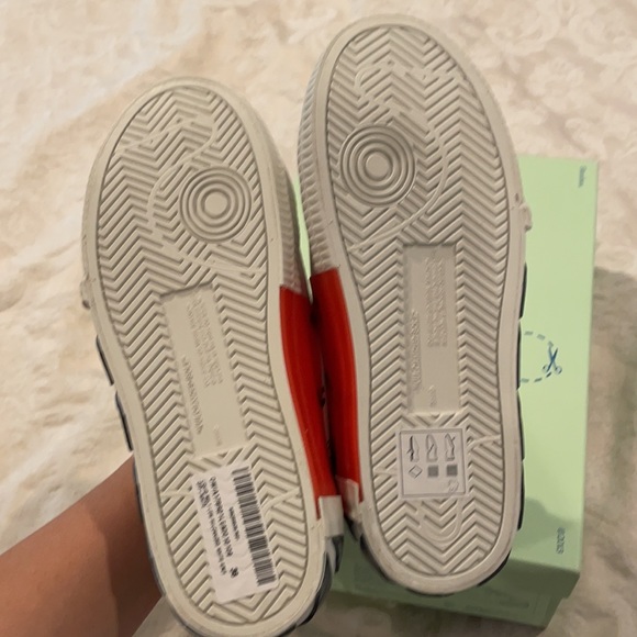 Authentic Off-white sneakers - Picture 3 of 8